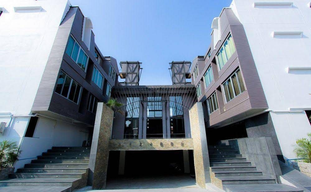 พารากอน เพลส โฮเตล (Paragon Place Hotel)4