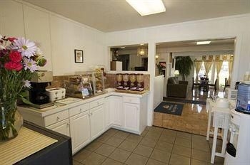 Americas Best Value Inn/Salina3