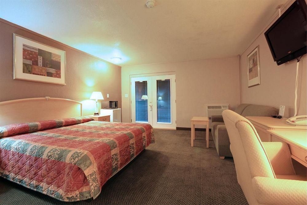 Americas Best Value Inn/Salina2