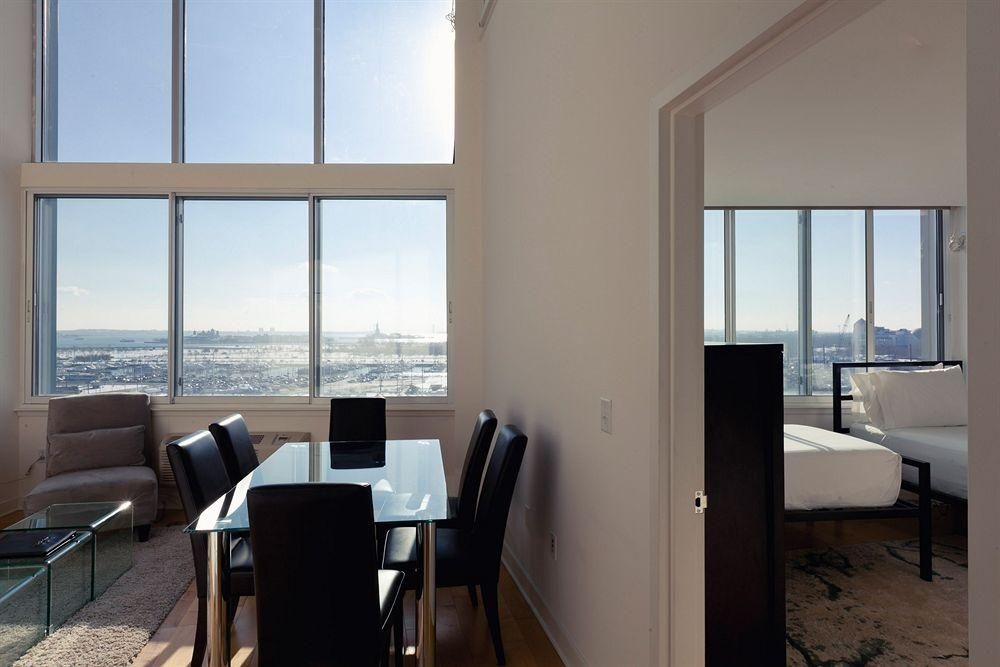 Sky City Apartment at 9 Regent3