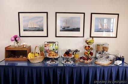 HARBOR SIDE INN3