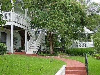 Red Bluff Cottage Bed & Breakfast1