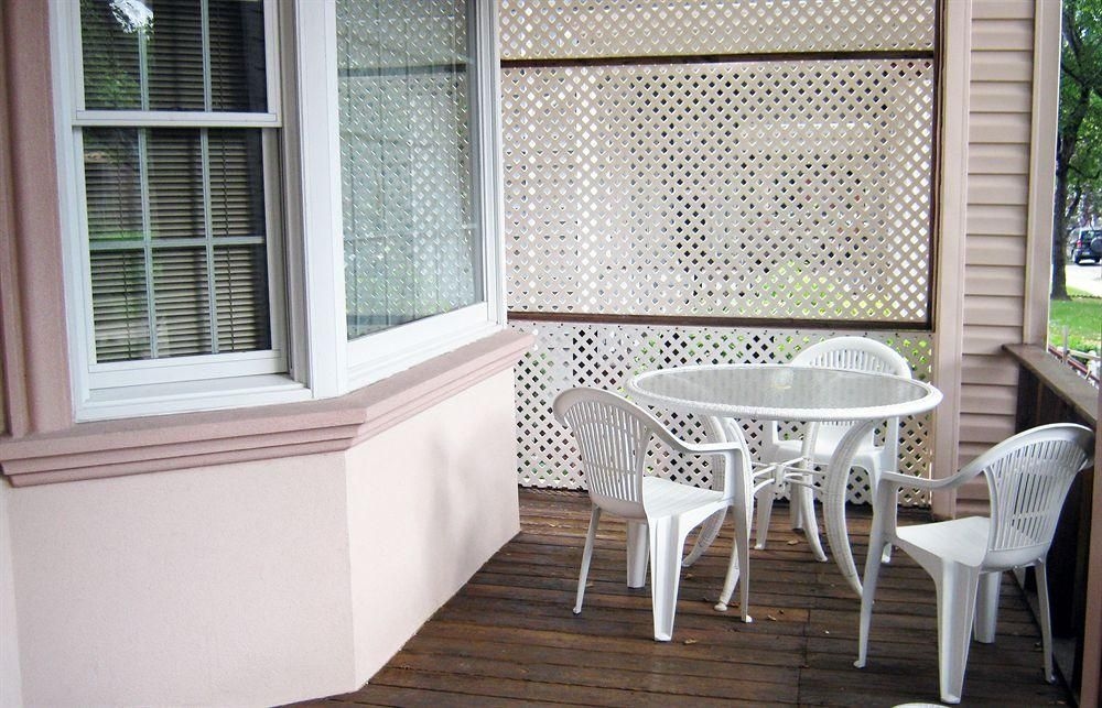 Eve's Place3