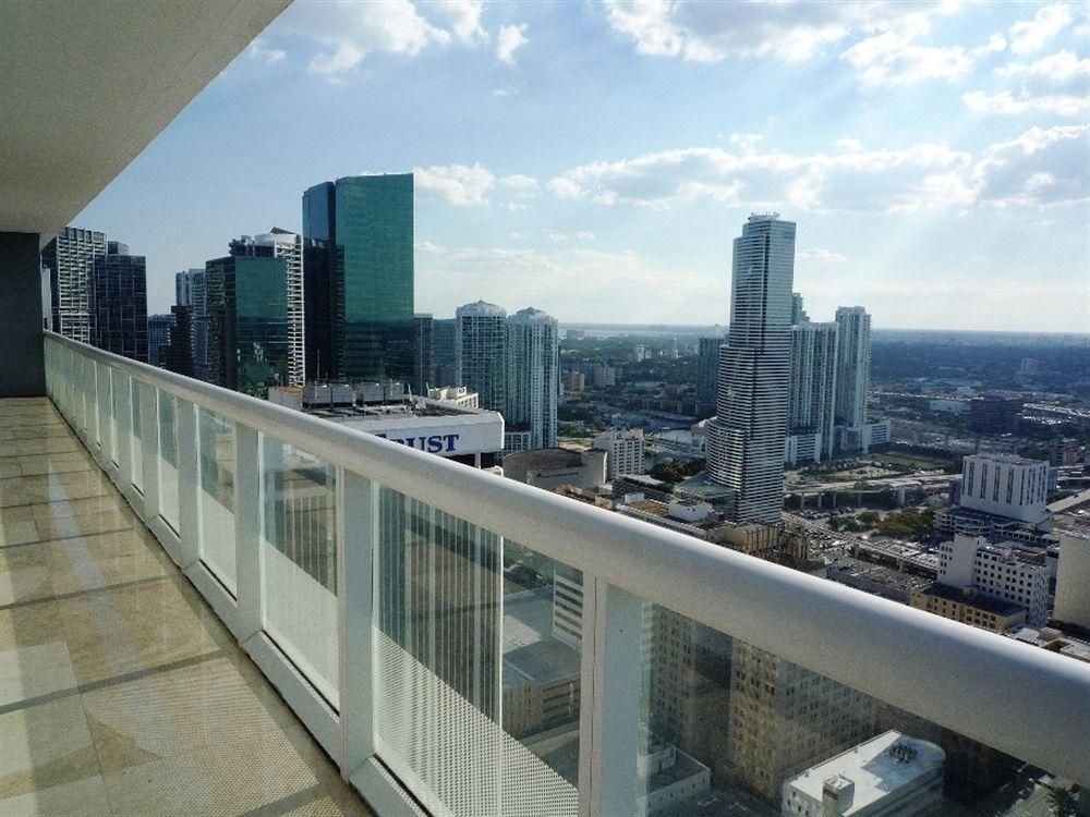Luxury Apartments at 50 Biscayne3