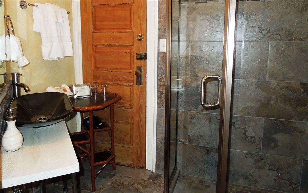 Hill House Bed & Breakfast Inn1