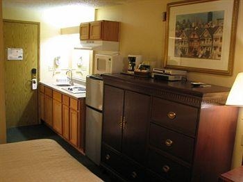 Midway Inn4