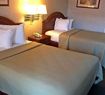 Motel 6 Edgewood3