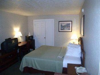 Motel 6 Edgewood4