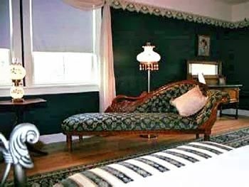 The Iron Gate Inn4