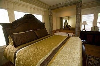 The Branson House4
