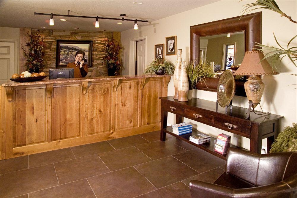 Claridge Inn0