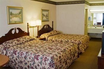 Plaza Hotel and Suites2