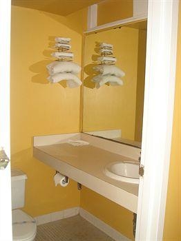 Royal American Inn0