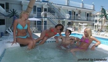Quarterdeck Motel0