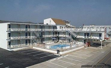 Quarterdeck Motel4