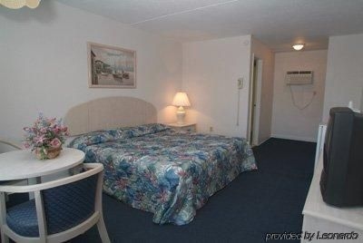 Quarterdeck Motel2