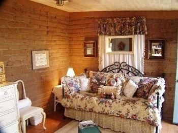 Casa Tierra Adobe Bed & Breakfast Inn3