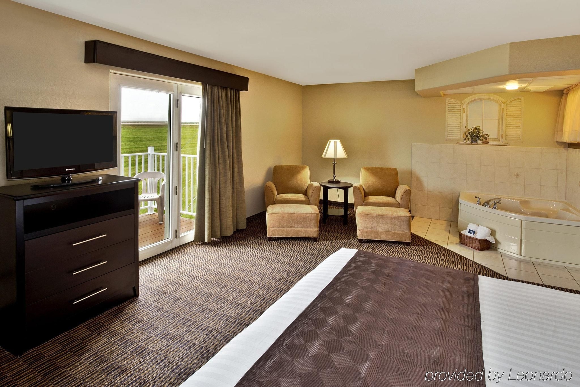 AmericInn Lodge & Suites Beaver Dam3