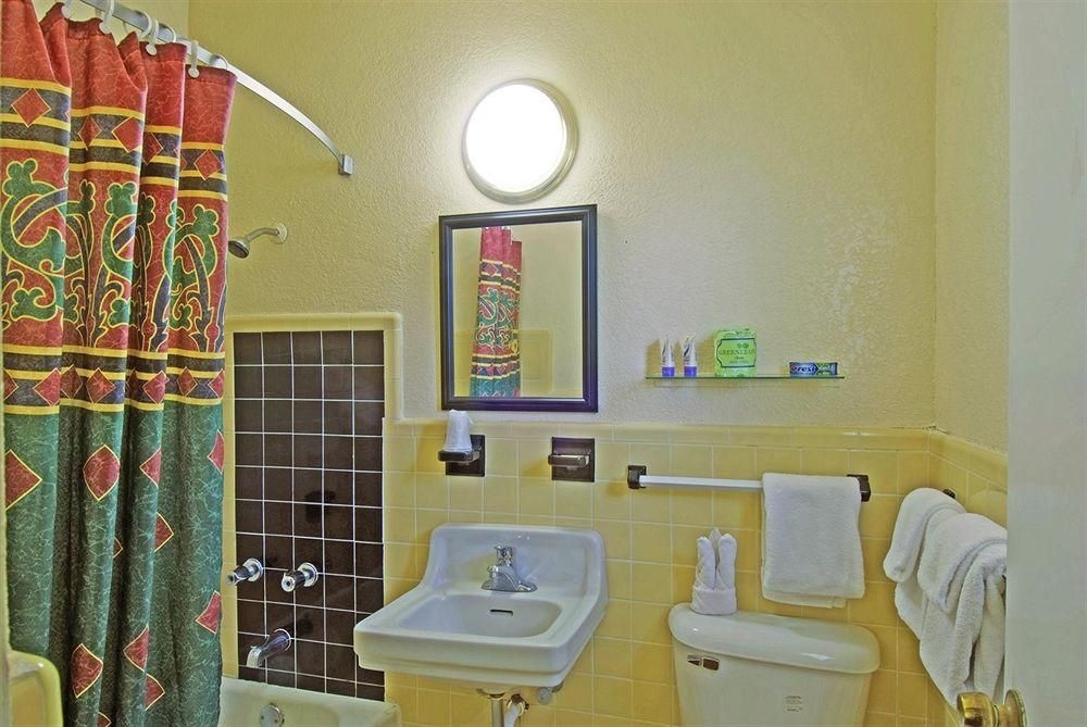 AMERICAS BEST VALUE INN4