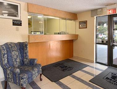 Super 8 Waldorf Md3