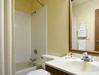 Super 8 Waldorf Md2