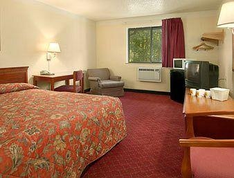 Super 8 Waldorf Md1