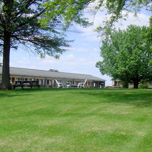 Amish Lanterns Motel Strasburg4