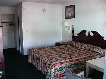 Deluxe Inn1