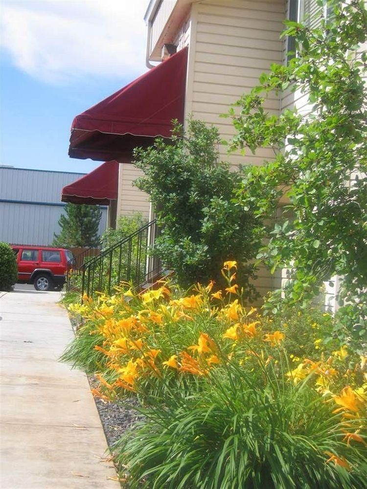 Bond Hotel & Extended Stay4