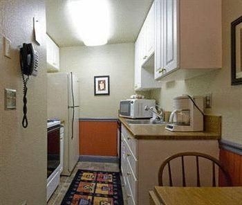 Bond Hotel & Extended Stay1