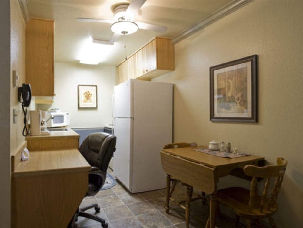 Bond Hotel & Extended Stay0
