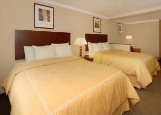 Comfort Suites Downtown1