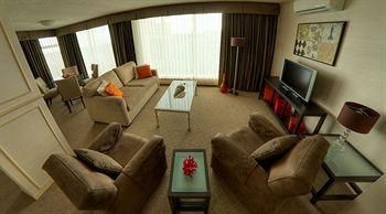 PLAZA HOTEL FORT COLLINS2