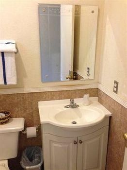 Sahara Hot Springs Family Park & Inn4