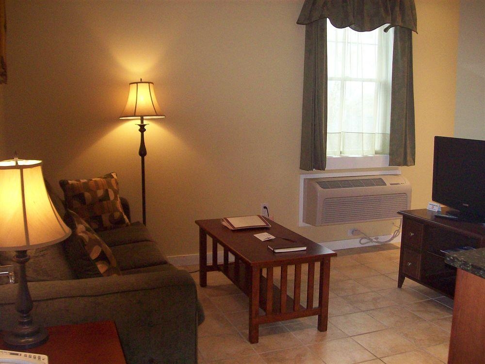Colonel's Suites0
