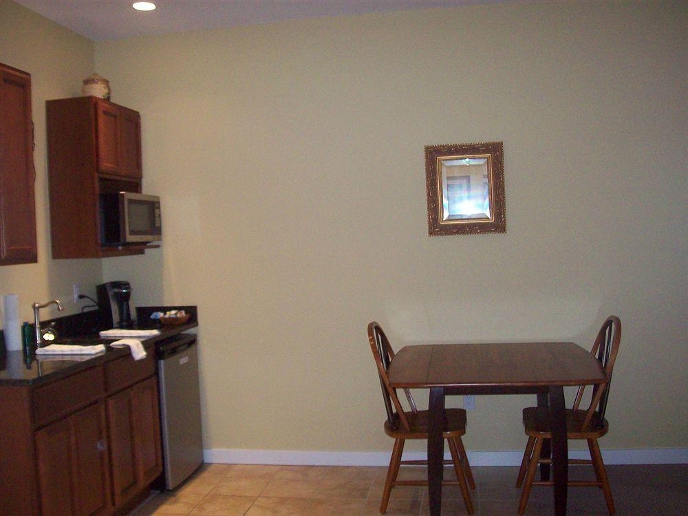 Colonel's Suites1