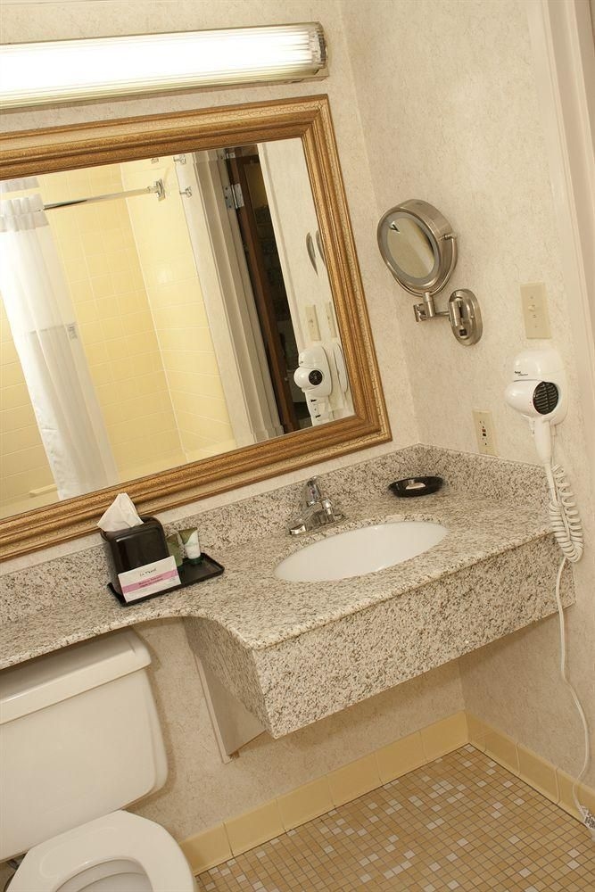 Parkway Plaza Hotel & Convention Centre4
