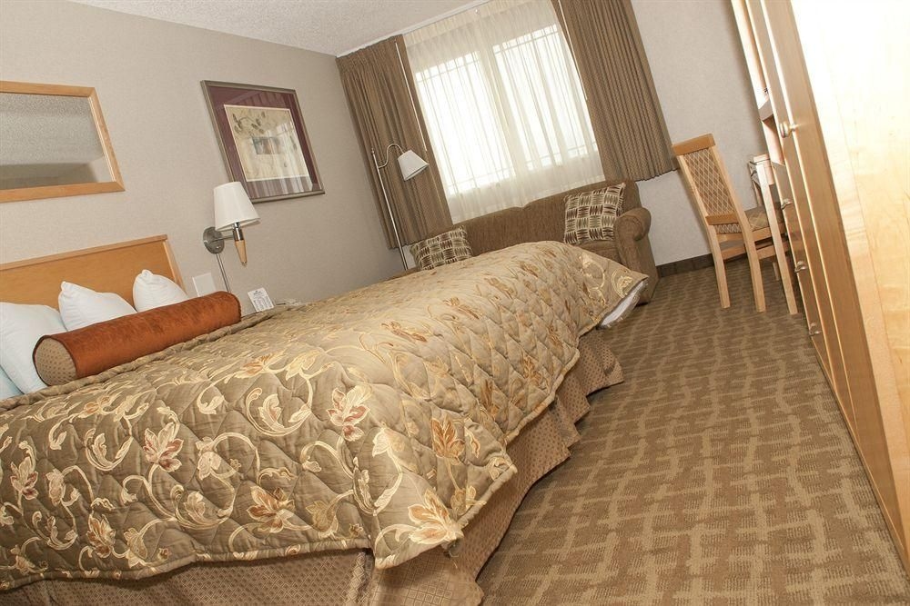 Parkway Plaza Hotel & Convention Centre3