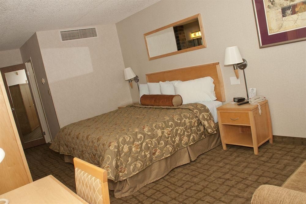 Parkway Plaza Hotel & Convention Centre2