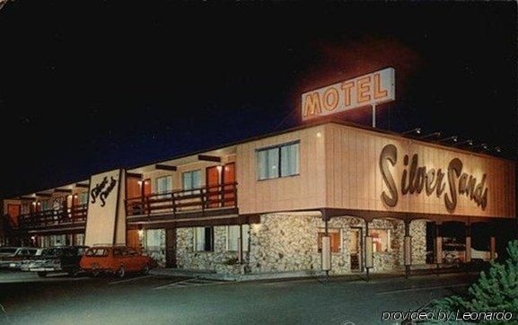 Silver Sands Motel0
