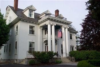 White Hall Manor Bed & Breakfast3