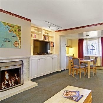 The Dolphin Inn4