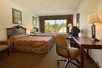 Wynnwood Plaza Hotel - Newport News4