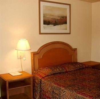 Amber Sky Motel3