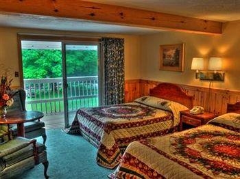 Covered Bridge River View Lodge2