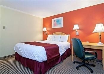 Econo Lodge1