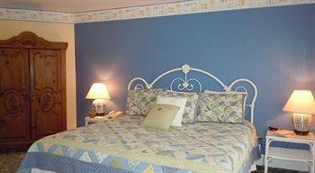 Harbor House Inn0