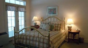 Harbor House Inn2