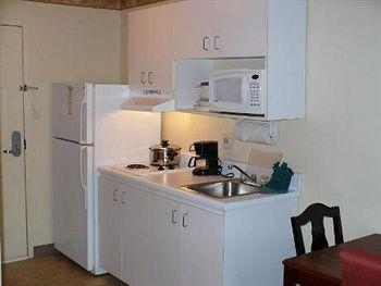 Home-Towne Suites Decatur4