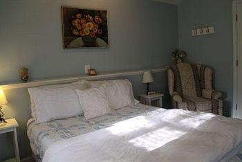 Taylor House Inn3